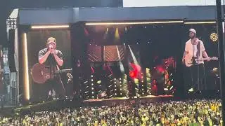 Rodney Atkins singing If You&rsquo;re Going Through Hell