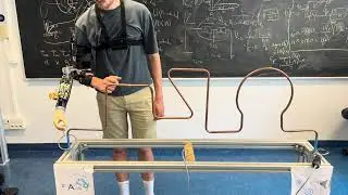 D&eacute;monstration d'une proth&egrave;se de bras par contraction musculaire