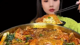 EATING CHINES FOOD | Home Cooked Meal - Fried rice​ & rice noodle Hot pot Malatang