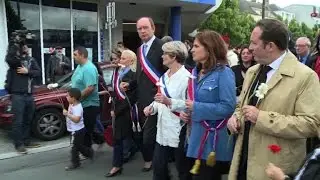 Marche silencieuse en hommage au couple de policiers tu&eacute;s