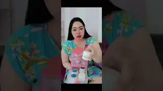BUNDA CANTIK GEMOY LAGI LIATIN ALAT MAKE UP SAMBIL DENGARIN MUSIK