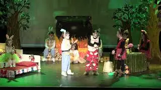Mac Tíre na Draíochta, Scoil Chnoc na Naomh