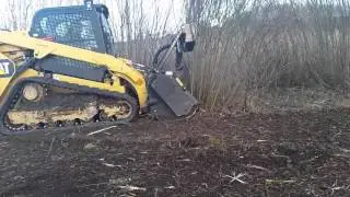Smulkunimas su CATERPILLAR misko bruzgynu freza