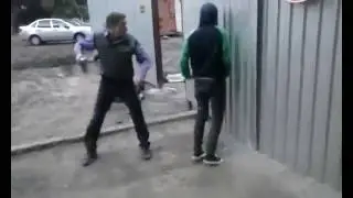 Справлять нужду на забор запрещено (ДРАКА)