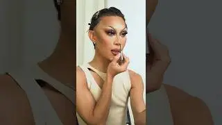 @MarinaSummers показывает, как она выполняет свою трёхчасовую процедуру макияжа для дрэг-шоу | Vo...