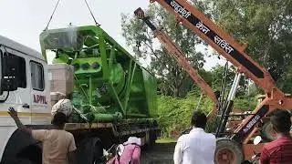Hydra crane unloading the heavy machine #transport #machinry #hydra 