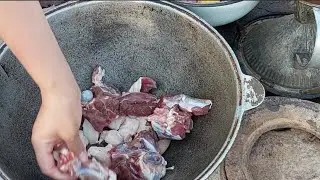 ЕРЕКШЕ ТАҒАМ .😋 Ойланбастан жасауға болады.Сірне дайындау.Готовим в казане