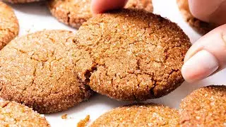 Gingersnap Cookies, Soft Centers, Crisp Edges, and Perfect Holiday Spice