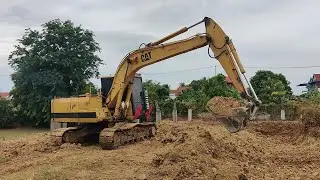 Excavator Digging Hard Ground | Real Earthmoving Work