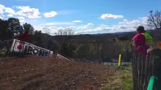 Moto cross saut impressionnant