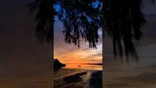 Sunset Over the Lake | غروب آرام روی دریاچه