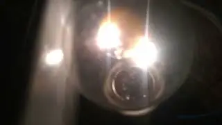 Villamos &iacute;v izz&oacute;ban | Electric arc in incandescent lamp