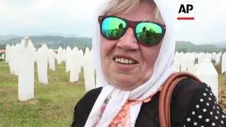 Thousands at funeral for Bosnian Muslim victims