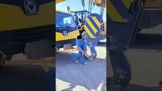 &ldquo;Crane Operation Skills: Mastering Complex Lifting with 'Foot Power' and 'Eye Power'&rdquo;