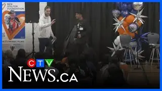 Connor McDavid pays special visit to Edmonton school
