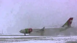 Emergency Landing in Snowstorm   TAP Portugal Airbus A330 202