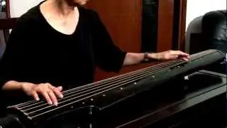 Professor Lau Chor-wah performs a Qin with silk strings