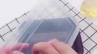 Disposable takeaway food container