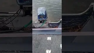 1979 Sylvan boat with motor running
