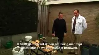 Brand Bier - Meesterbrouwer Rob Habets bezoekt hobbybrouwer in Sittard