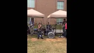 Festival   Kira Steele singing with Kelly Ballard (baggage claim)
