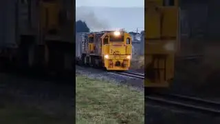 Train 930D pulled by DXB 5074 and DC 4755
