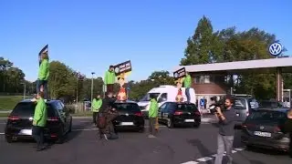 Protest by Greenpeace at Volkswagen headquarters