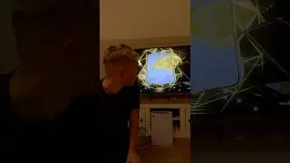 МОЙ БРАТ ОТКРЫВАЕТ МОЙ НАБОР ЗНАЧКОВ НА EAFC 25.. 😳