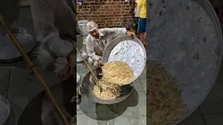 Desi Ghee Gond Panjeeri🤩🤩 #indianstreetfood #india #shorts #dessert #mithai #indianfood #panjeeri