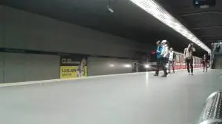 Alstom Metropolis 98B skład 29 na stacji Ratusz Arsenał