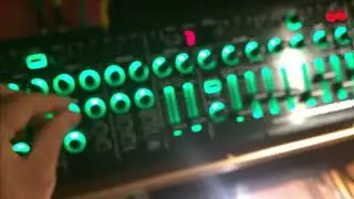 one hand dub house jam (octatrack, machinedrum, system-1m, mopho)