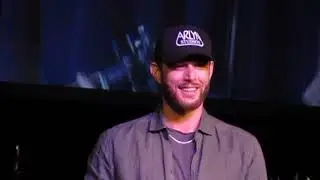 Jensen singing at DallasCon 2019