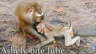 MG! Ashely Bite To Abandon Julie So Strong, Julie Scream Cry Loudly