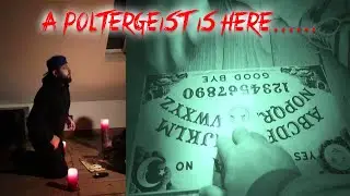 В этом доме с привидениями обитает полтергейст (доска для спиритических сеансов)