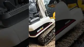 Huina RC Excavator Sinks in the Sand#shorts
