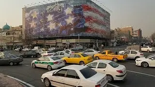 В центре Тегерана установили рекламный щит, предупреждающий США о недопустимости военных действий