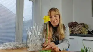 A simple stylized design using Daffodil