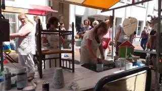 La PeCule, Annie Sloan-verfdemonstraties Braderie 2017. Stoelen restylen, incl. stof en riet.