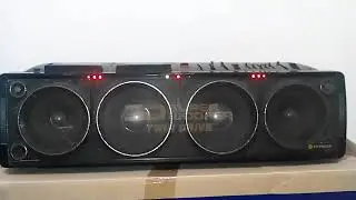 HITACHI TRK-3D80 Vintage Boombox (be my creature by the buttons)