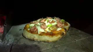 Pizza crujiente de masa madre en Horno de Leña y Barbacoa, Fin de Año en Carnívoras Mouriño