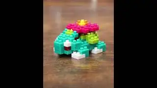 Venusaur-Pok&eacute;mon-like a LEGO block
