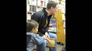 The Lion King's Michael Hollick sings Hakuna Matata at BookWorks in Albuquerque