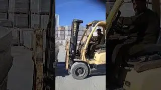 Unloading Tiles from a container using a fork lift #tiles