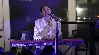 Lindsey Kraft - 