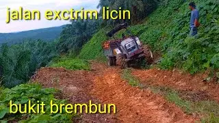muat sawit jalan licin extrim porson traktor