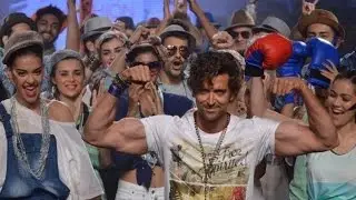 Hrithik Roshan Flexing His Biceps On The Ramp
