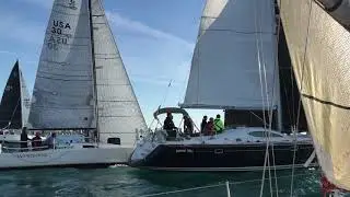 Гонки на парусных яхтах в Чикаго на озере Мичиган / Sailing boat racing in Chicago, lake Michigan