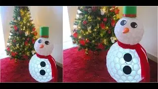 Come realizzare un pupazzo di neve con i bicchieri di plastica