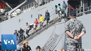 Australian Naval Ships Help Evacuate People from Bushfires