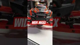 Traxxas wide Maxx kit.